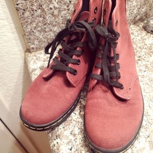 Dr Martens - cherry boots - size 6
